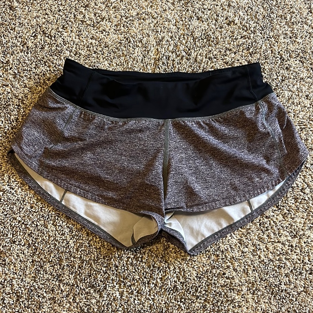Lululemon shorts Gray size 2, 2.5”